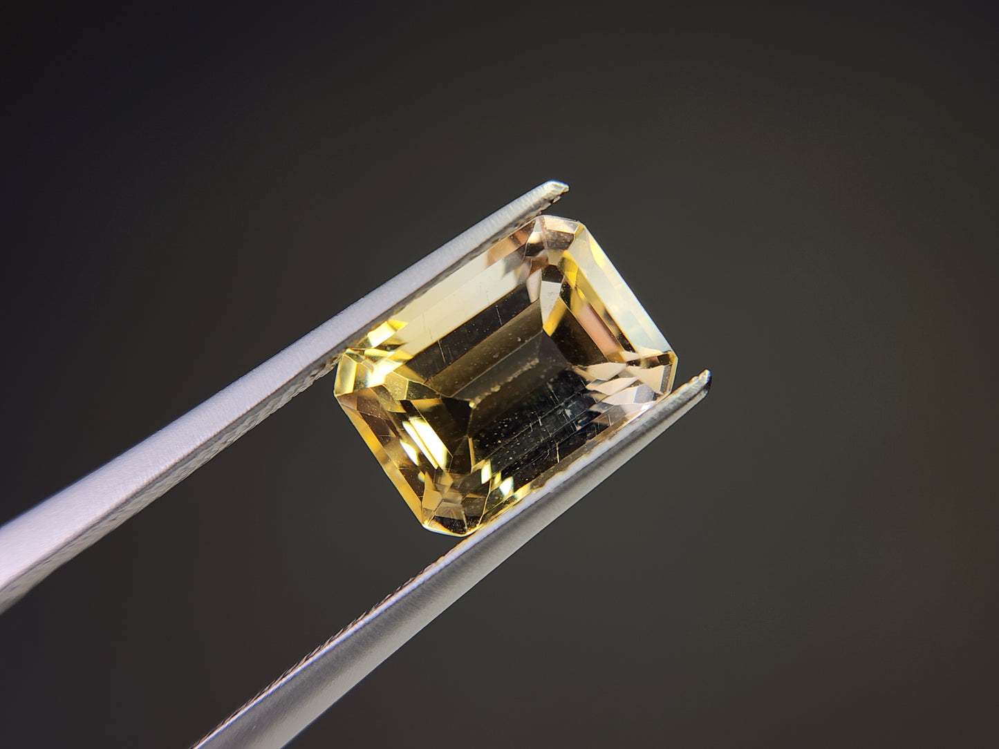 0365-4-10 バイカラーシトリン 2.70ct