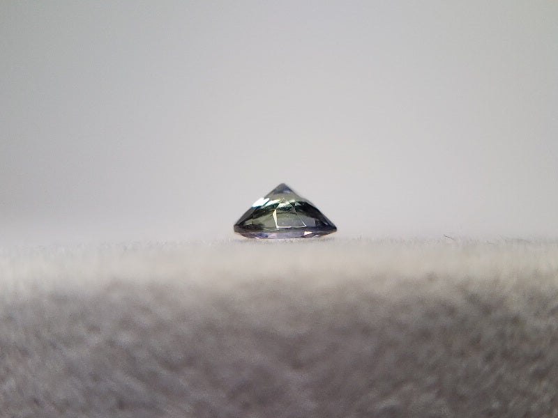 0657-29-2 ゾイサイト 0.33ct
