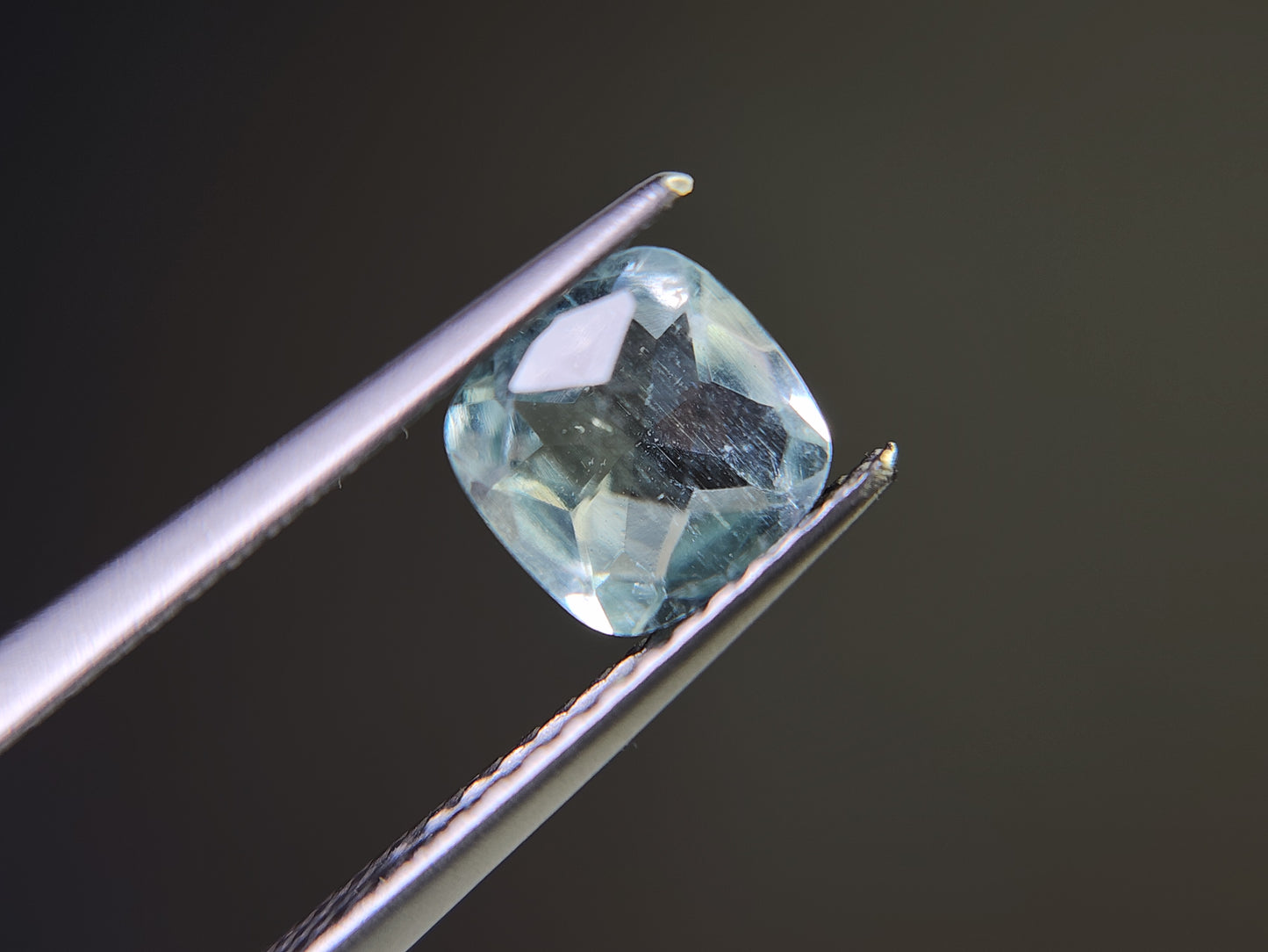 0878-4-4 グリーンベリル クッションチェッカーカット 0.84ct
