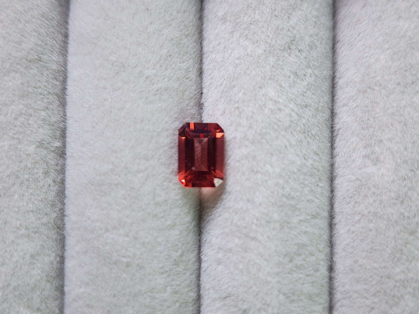 0151-1-1 バイカラーアンデシン 0.97ct
