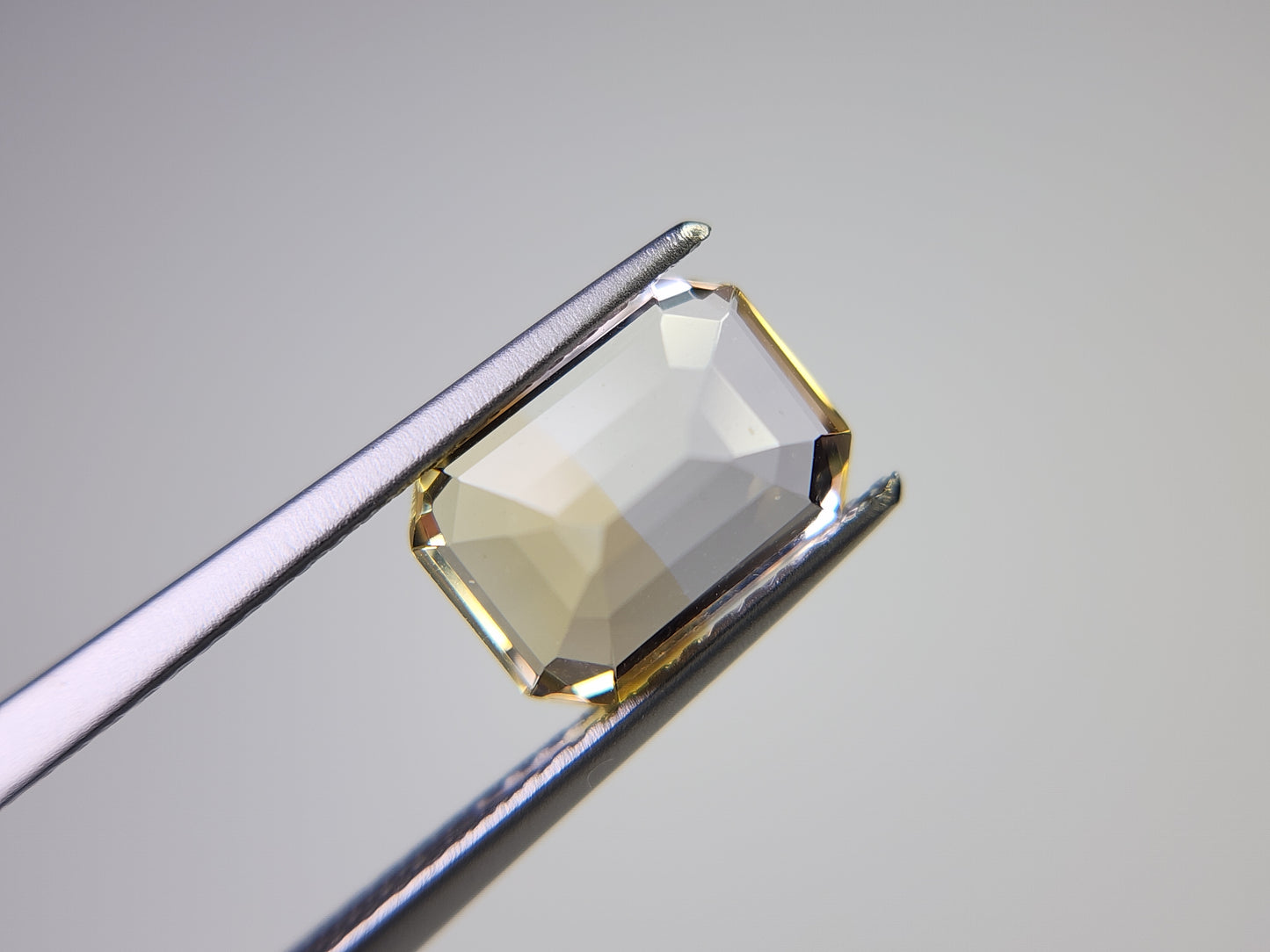 0365-5-1 バイカラーシトリン 2.19ct