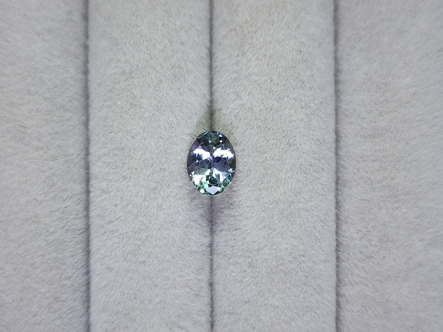 0876-17 バイカラータンザナイト 1.32ct
