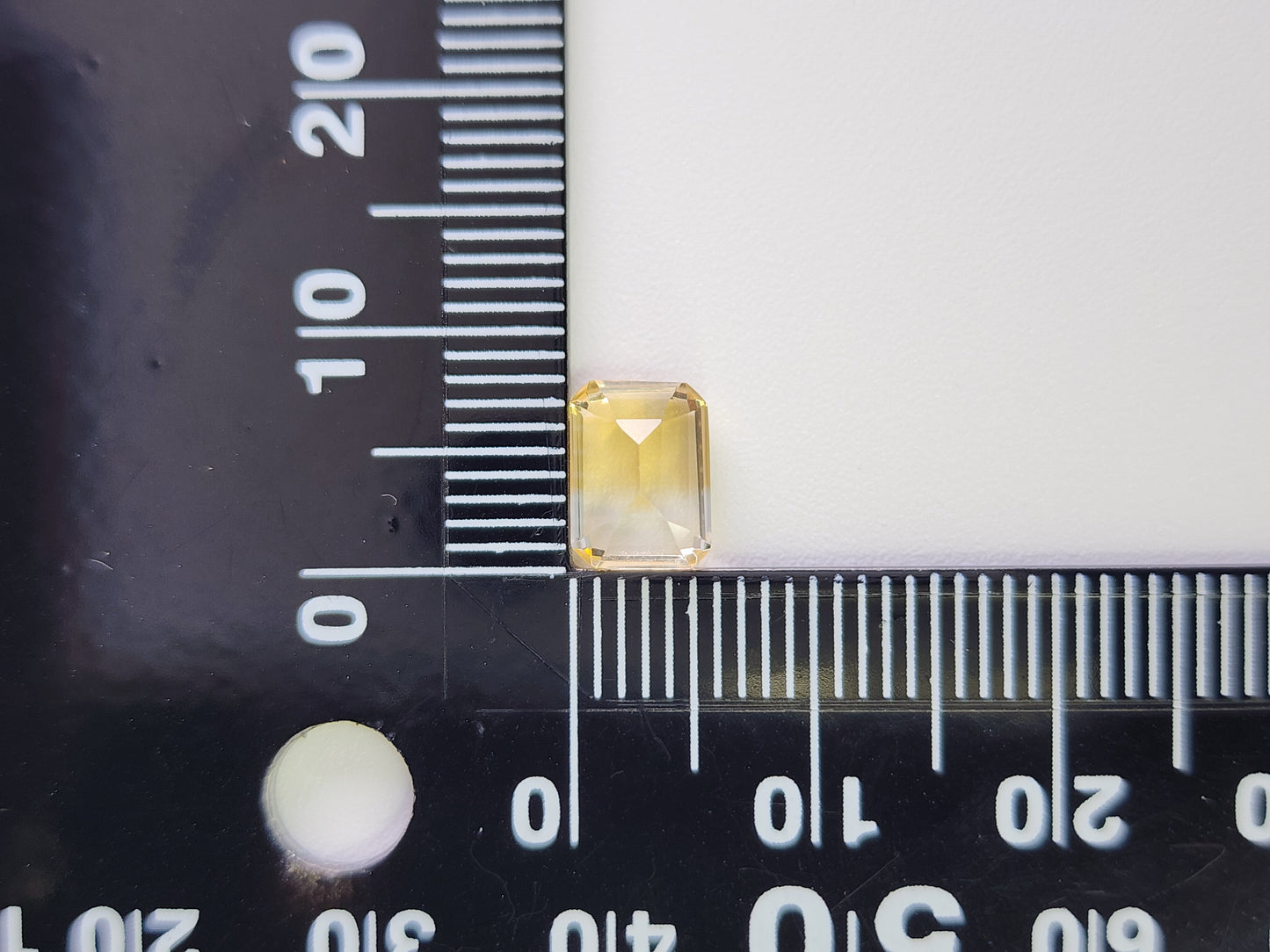 0365-6-3 バイカラーシトリン 1.37ct