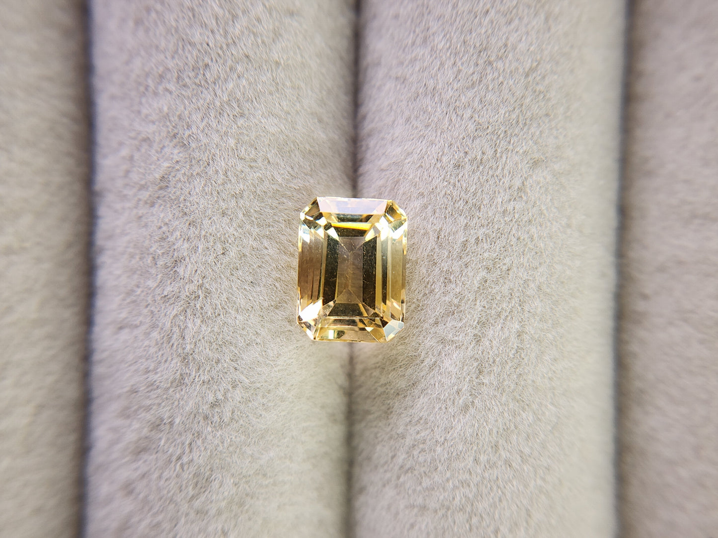 0365-5-8 バイカラーシトリン 1.90ct