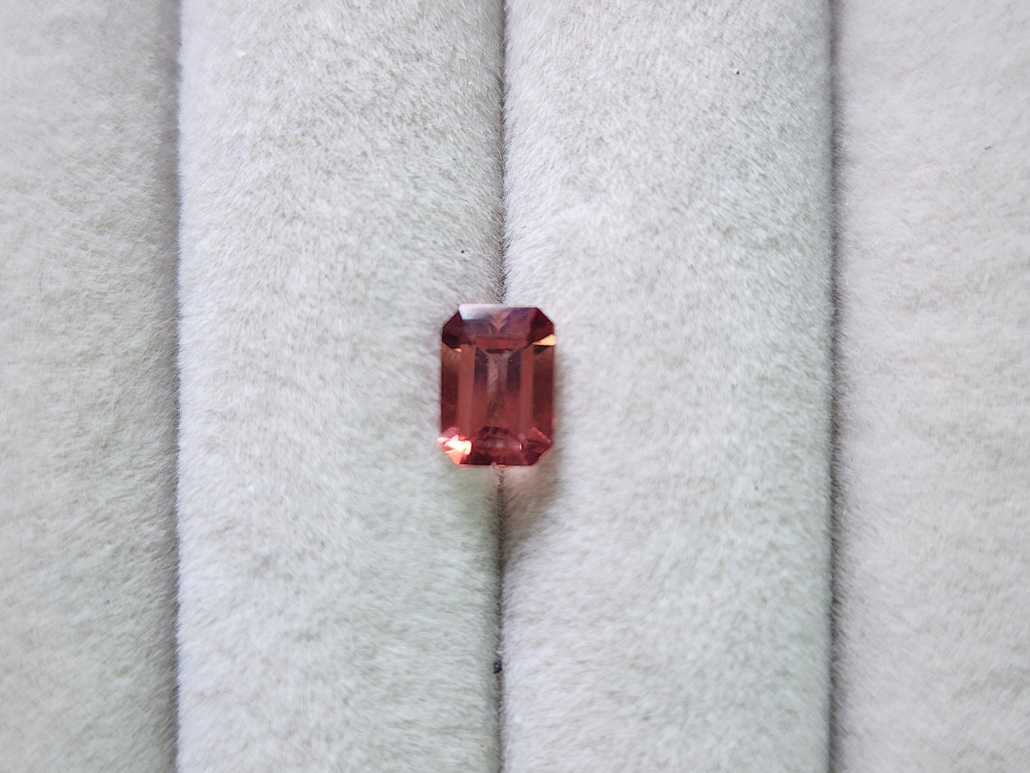 0151-2-12 バイカラーアンデシン 1.15ct