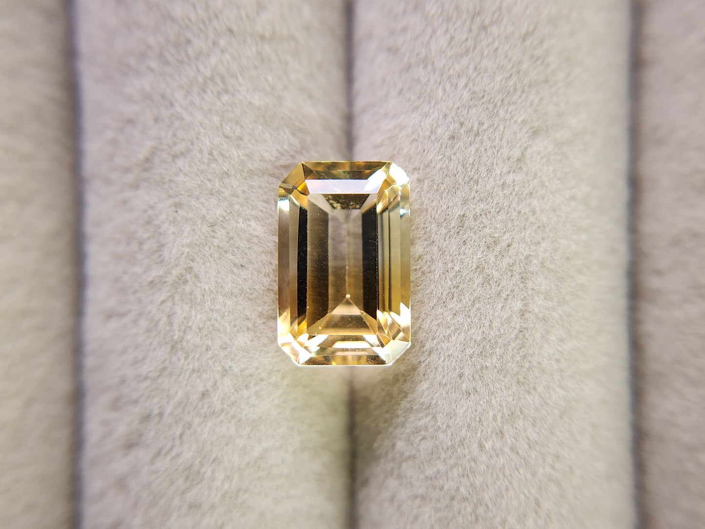 0365-4-5 バイカラーシトリン 2.92ct
