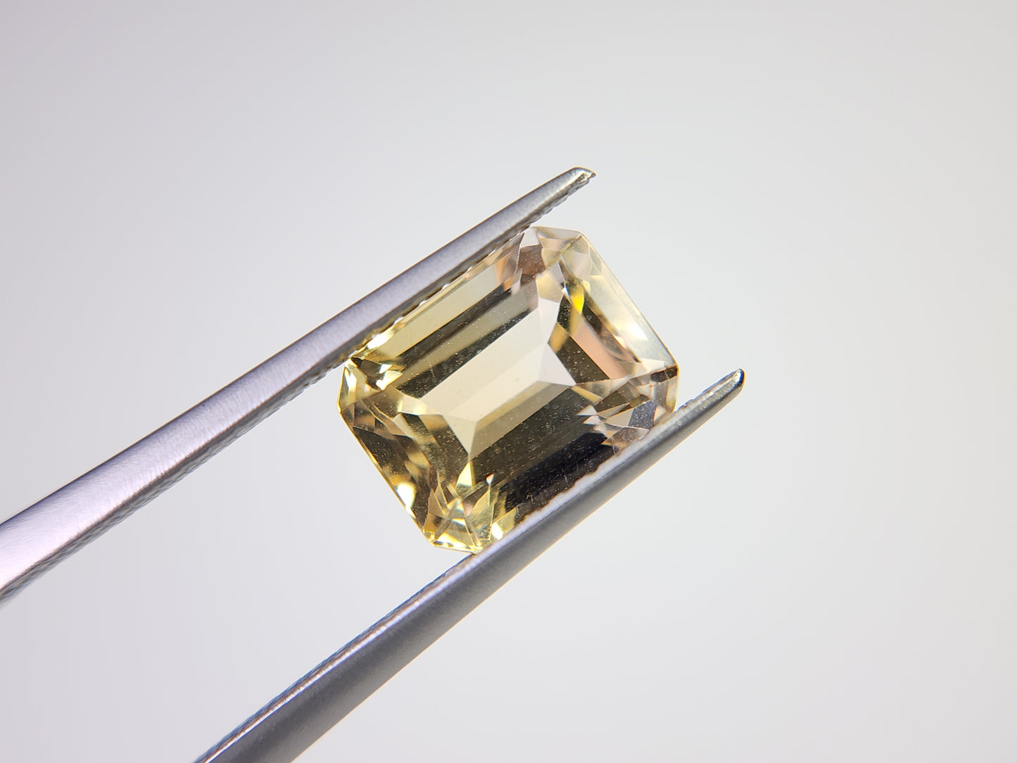 0365-4-6 バイカラーシトリン 2.84ct
