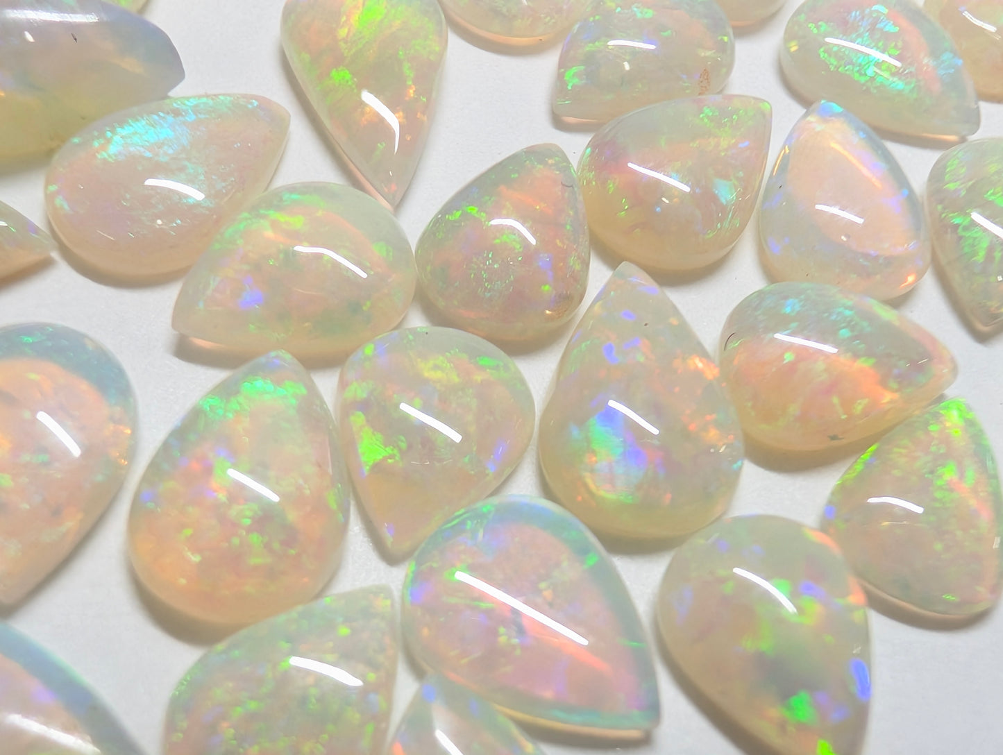 0273【ランダム発送】大人気!オーストラリア産のオパール【1石あたり約0.63ct】