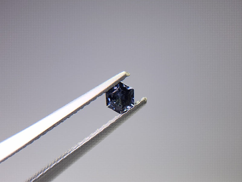 0002-3 スピネル 0.18ct