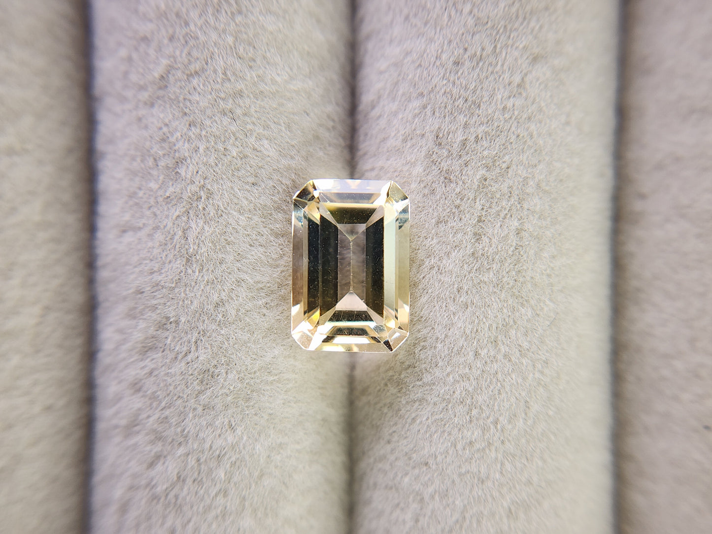 0365-5-3 バイカラーシトリン 2.17ct