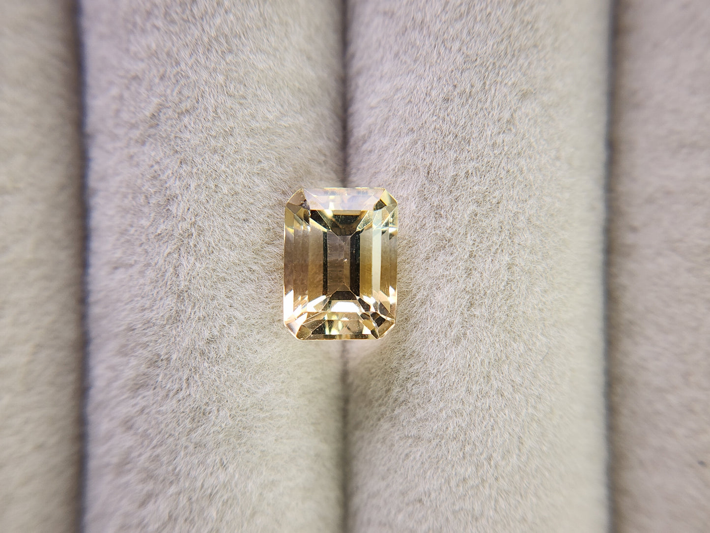 0365-5-7 バイカラーシトリン 2.00ct
