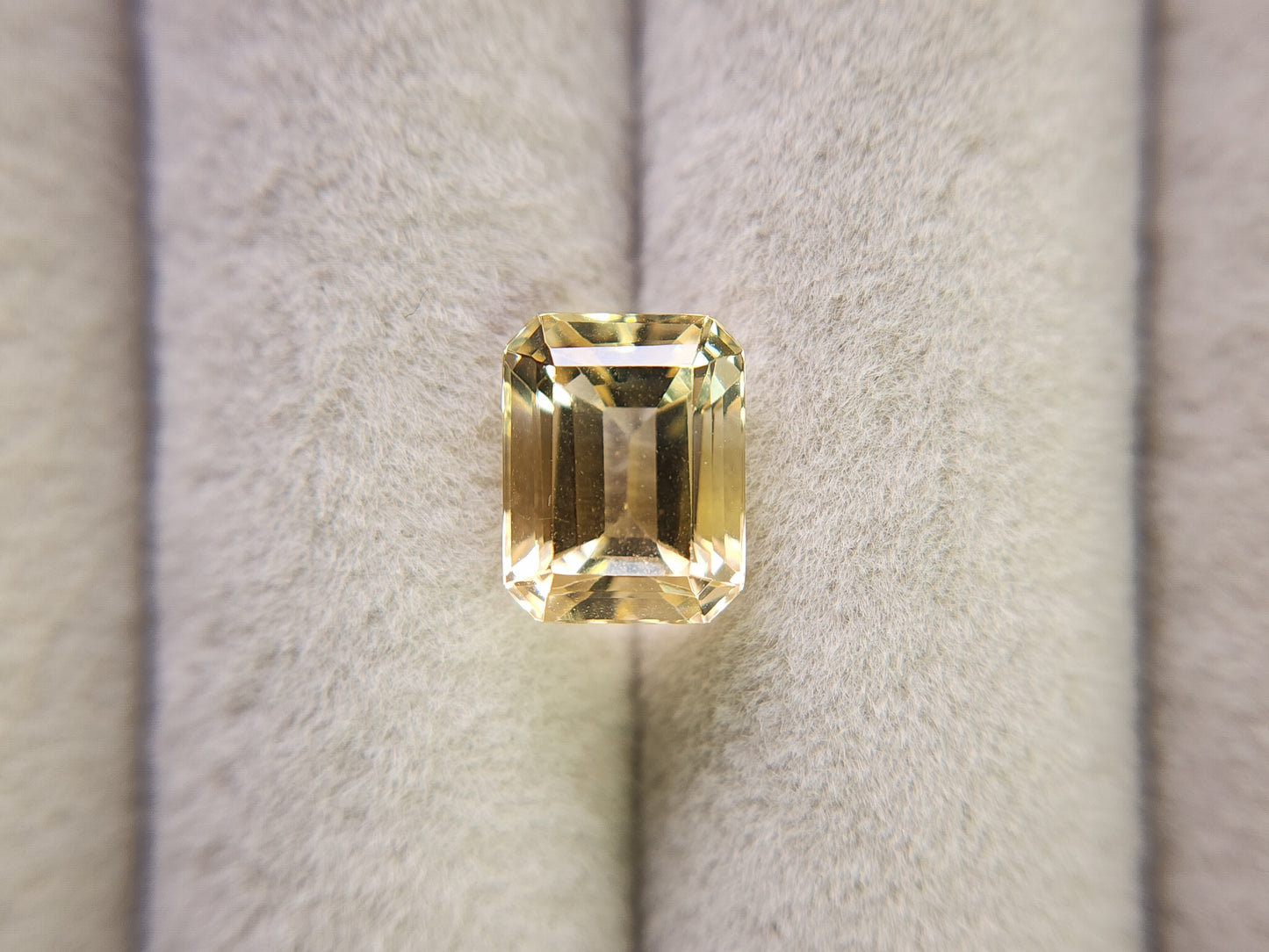 0365-4-6 バイカラーシトリン 2.84ct