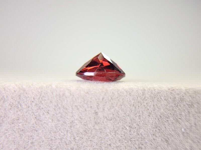 0910-5-4 ガーネット 2.28ct