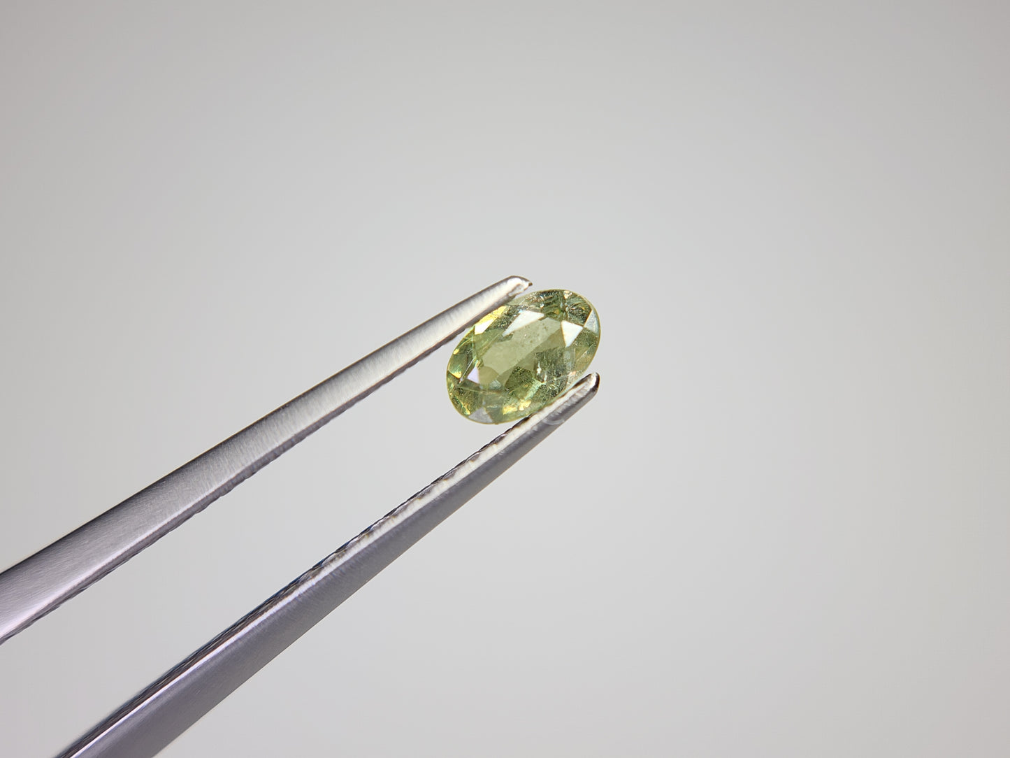 0873-3【ランダム発送】デマントイドガーネット【1石あたり約0.25ct】