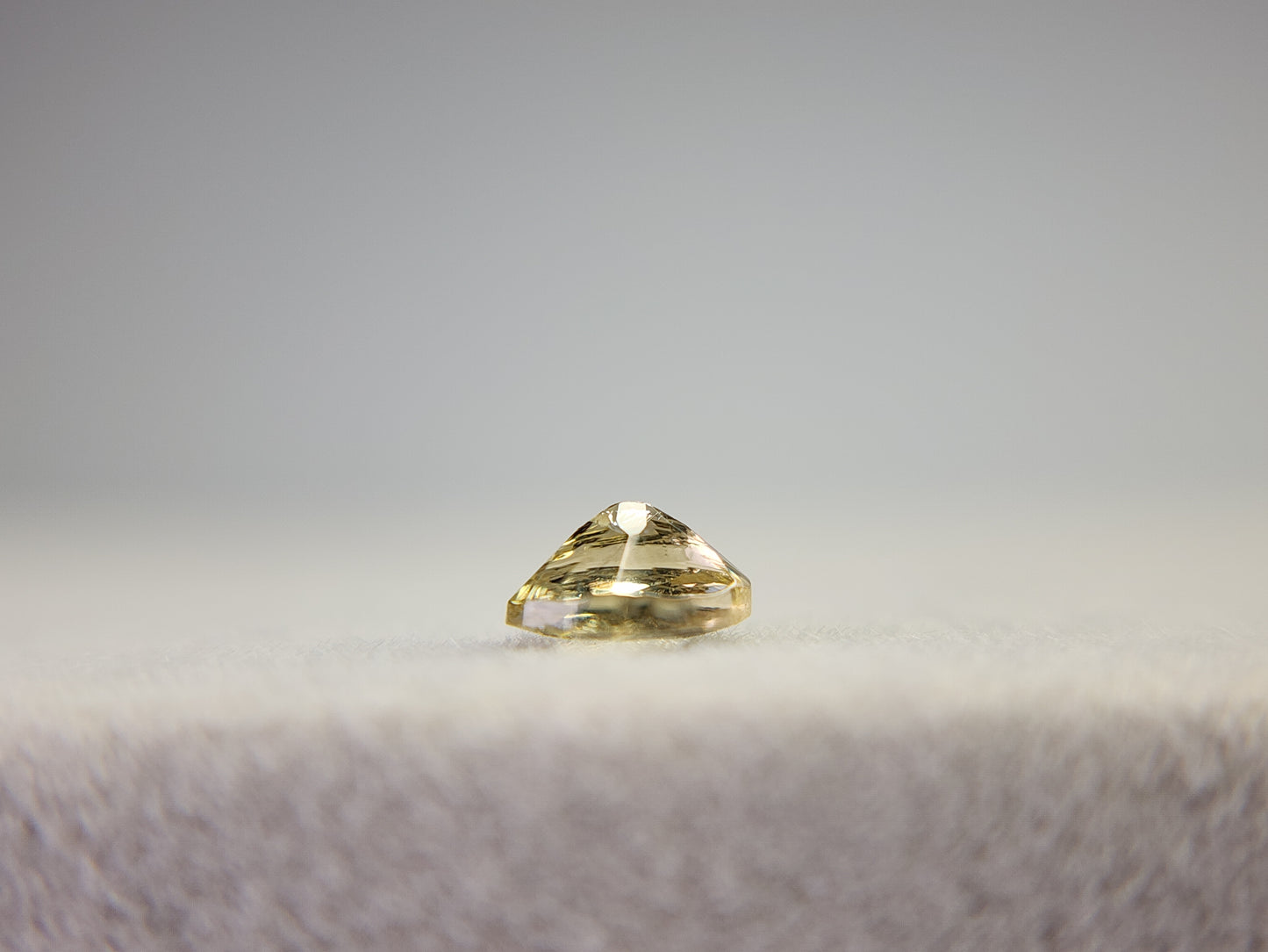 0654-4-3 ゾイサイト 0.35ct