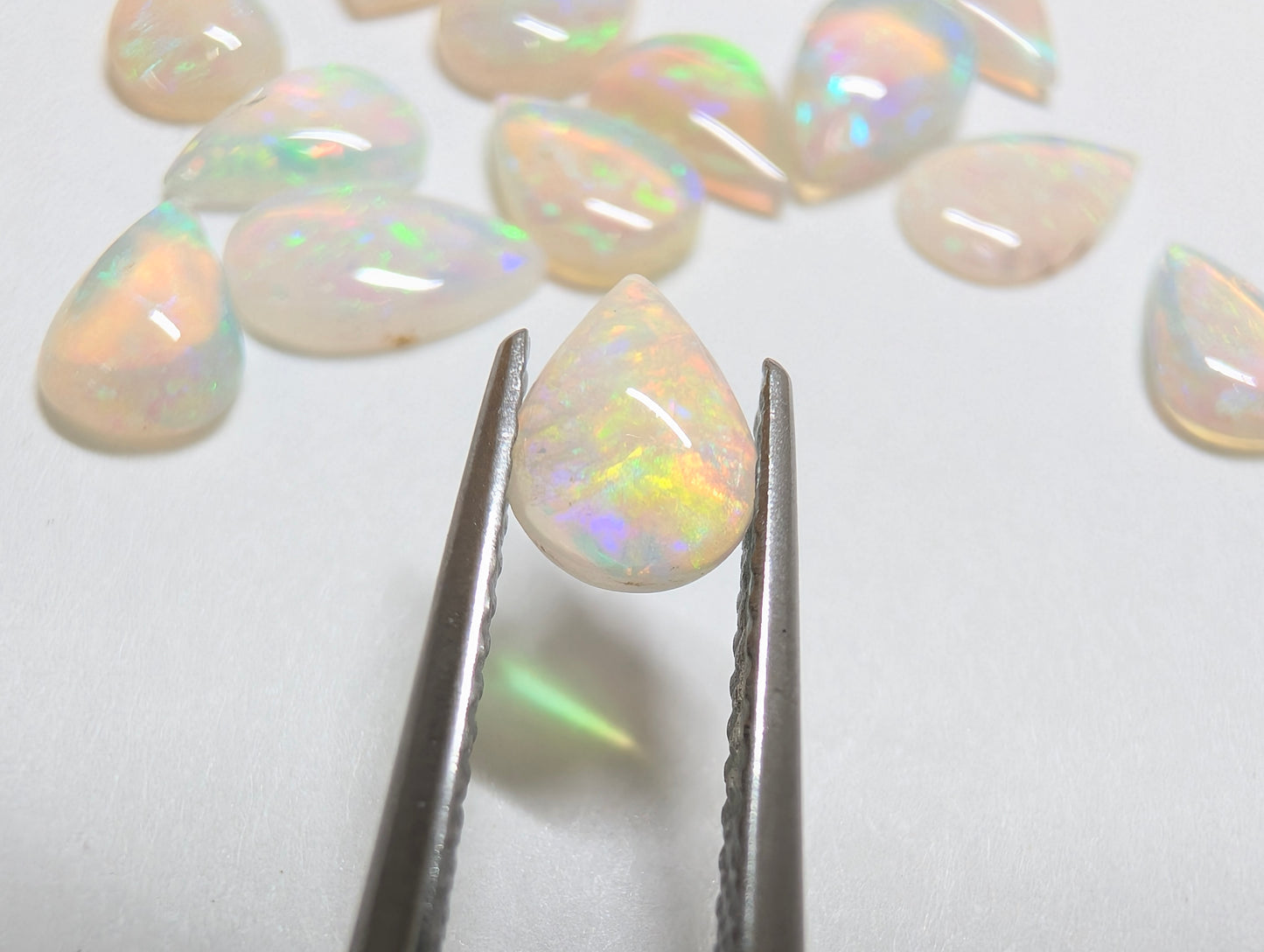 0276【ランダム発送】大人気!オーストラリア産のオパール【1石あたり約0.32ct】