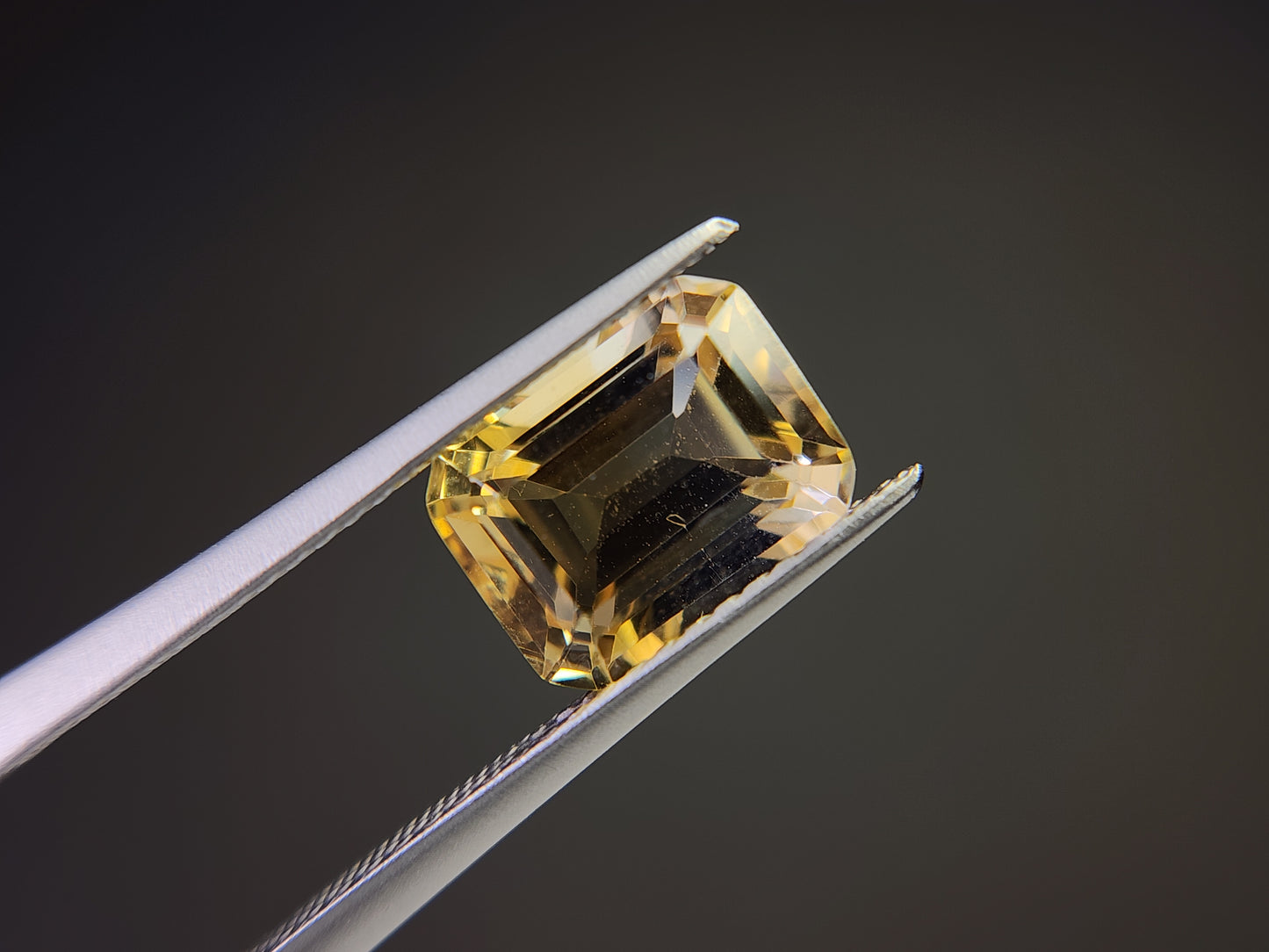 0365-4-11 バイカラーシトリン 2.70ct