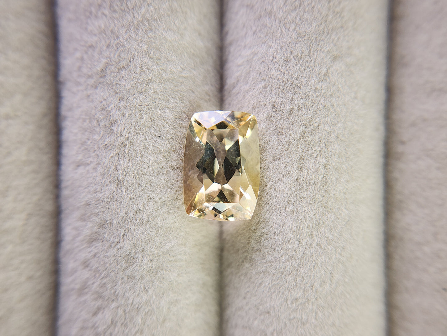 0365-5-2 バイカラーシトリン 2.18ct