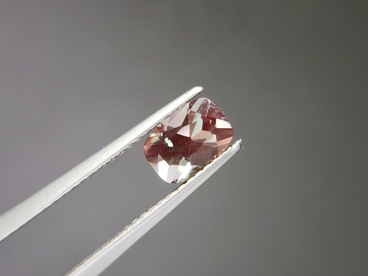 0504-3 バイカラーアンデシン 0.84ct