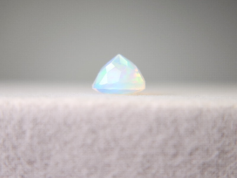 0909-3-3 オパール 0.98ct