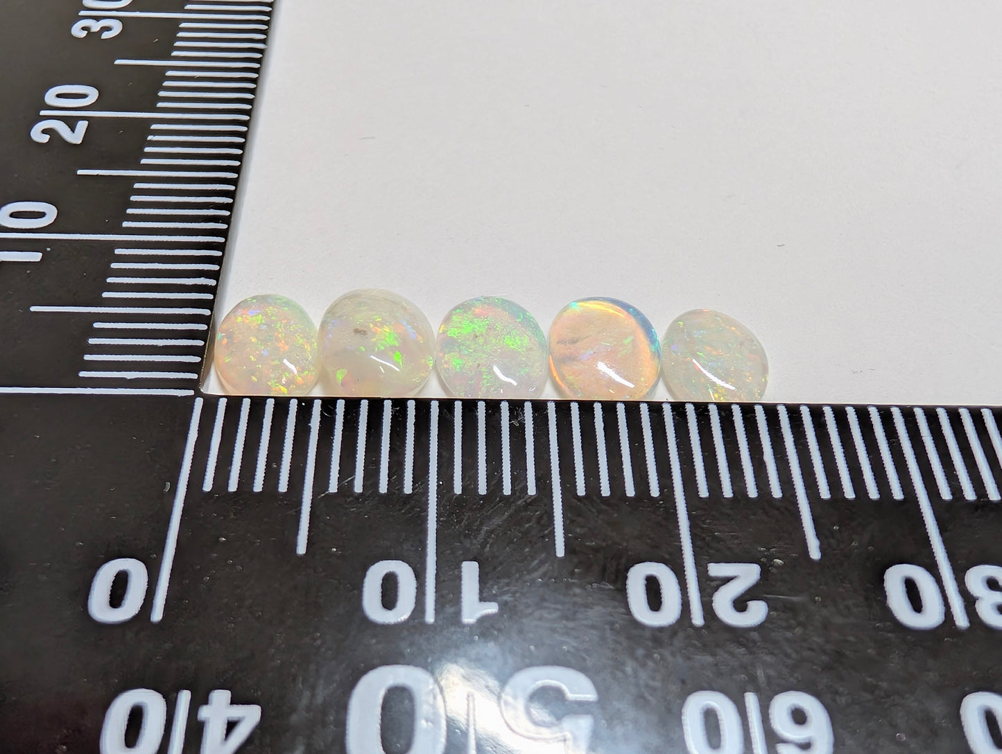 0277【ランダム発送】大人気!オーストラリア産のオパール【1石あたり約0.43ct】