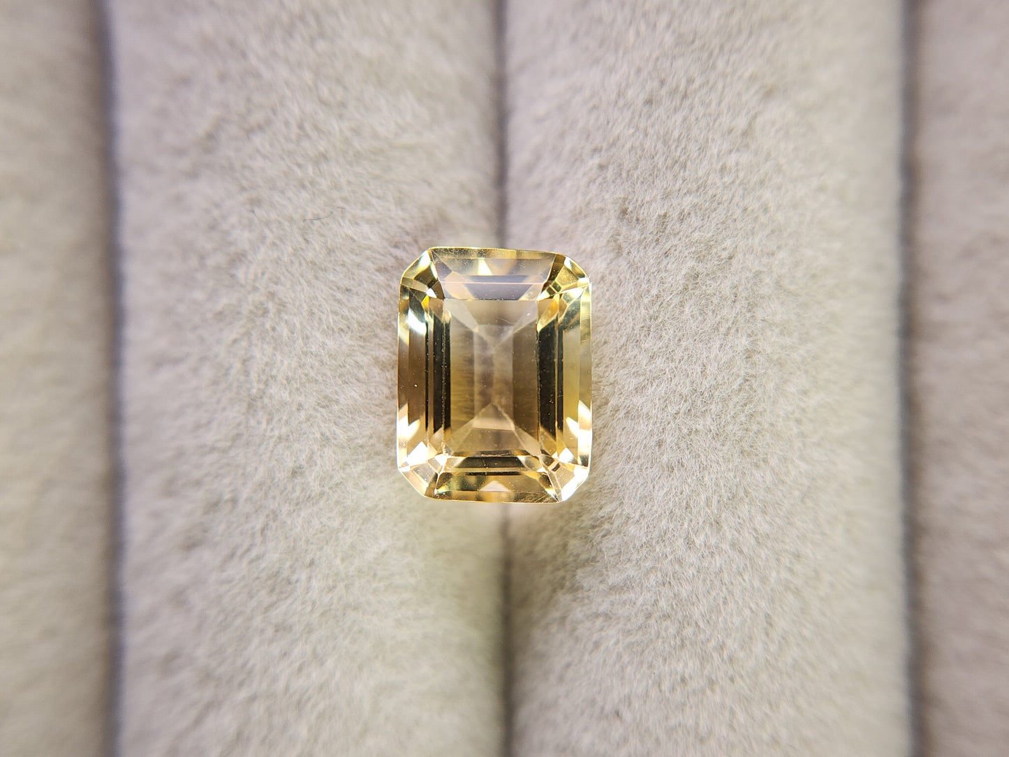 0365-4-11 バイカラーシトリン 2.70ct