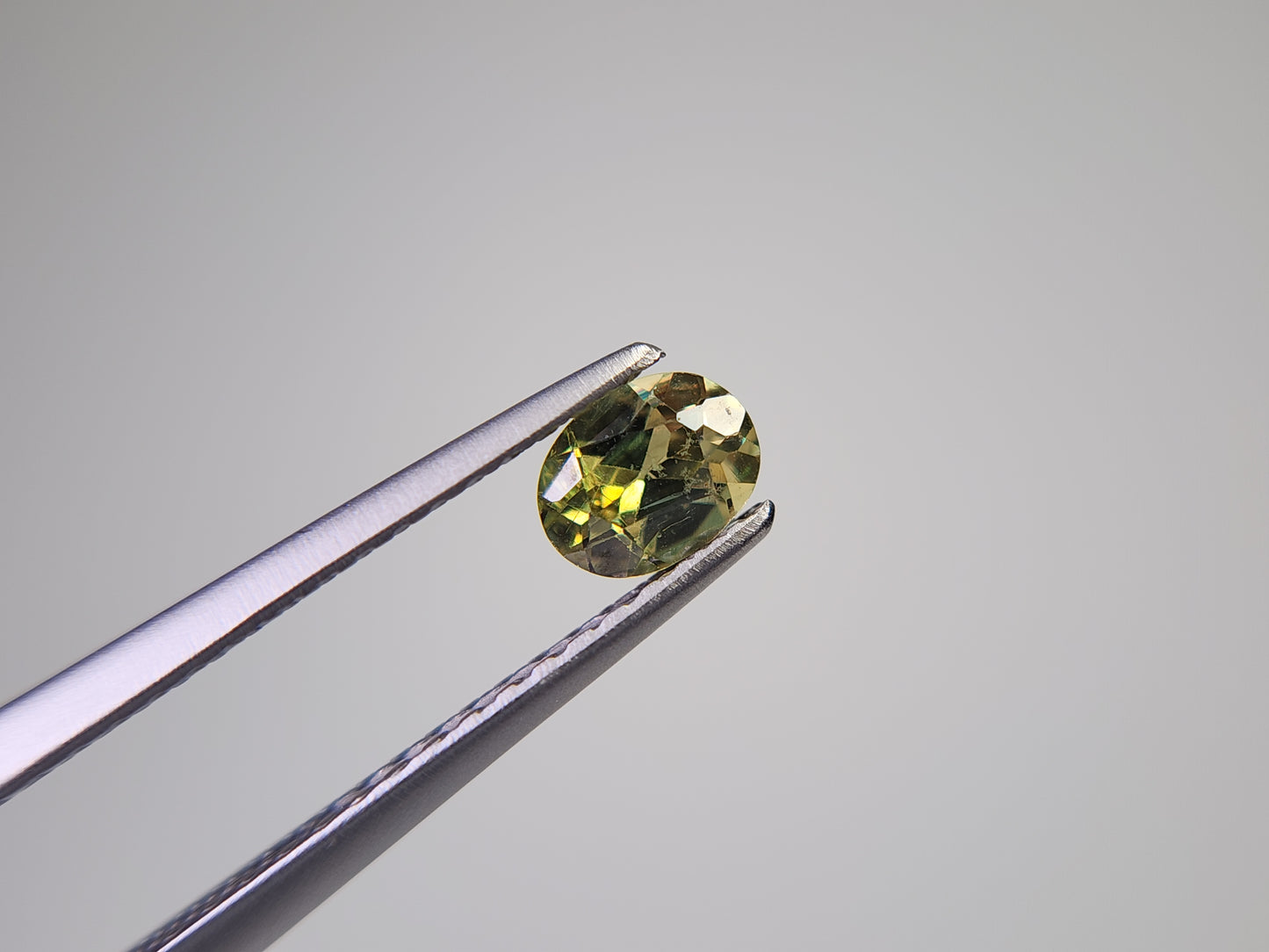 0873-4【ランダム発送】デマントイドガーネット【1石あたり約0.33ct】