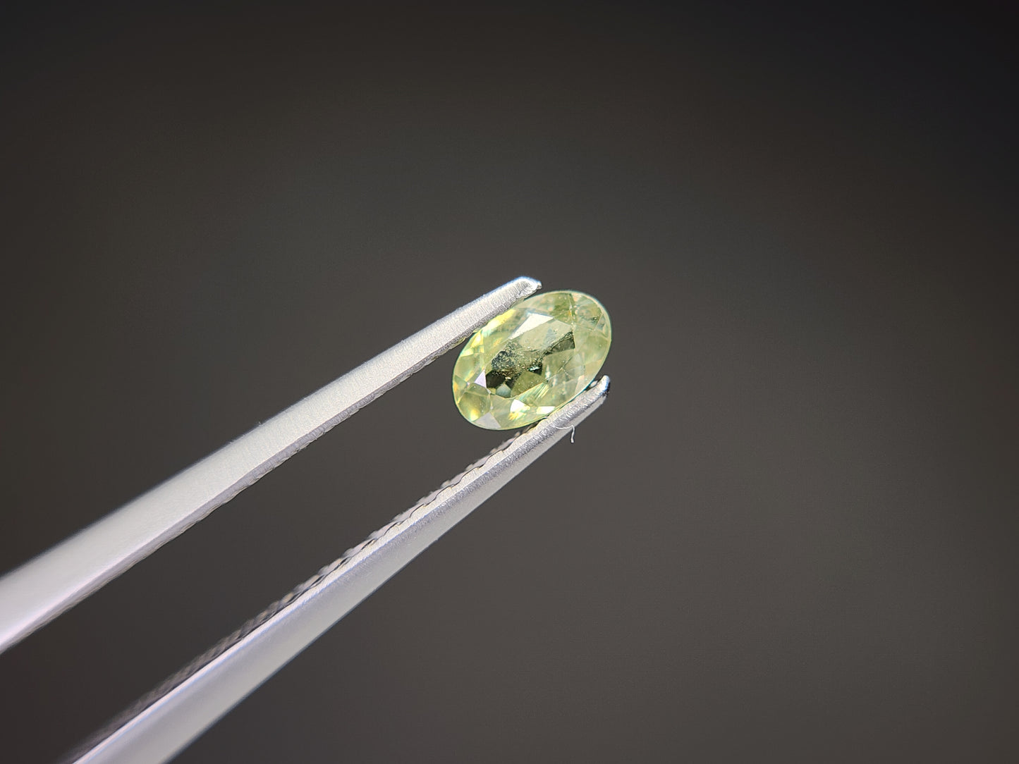 0873-3【ランダム発送】デマントイドガーネット【1石あたり約0.25ct】
