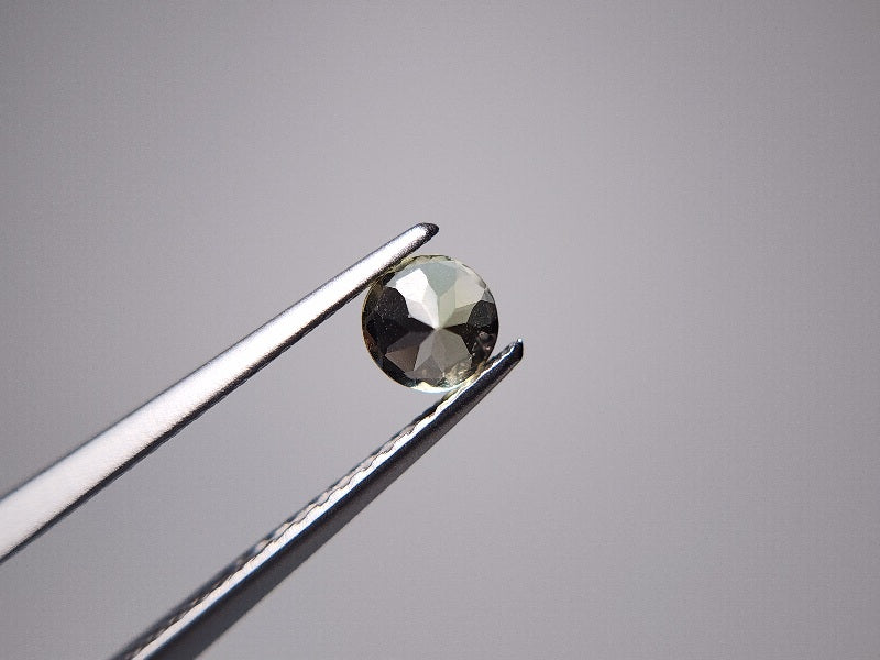 0657-17-2 ゾイサイト 0.37ct