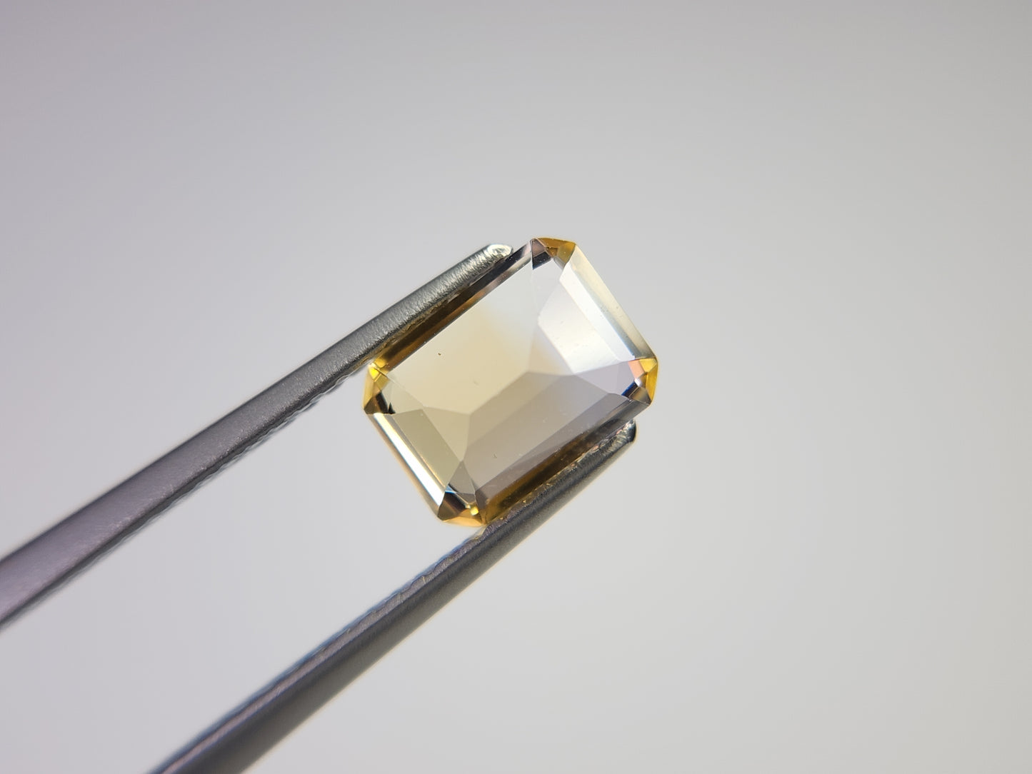 0365-6-3 バイカラーシトリン 1.37ct