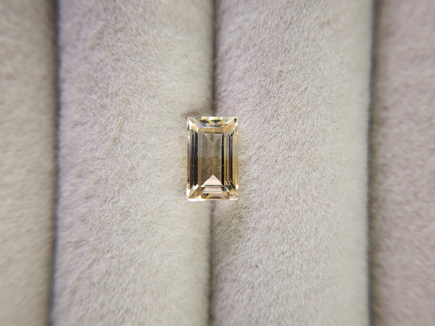 0365-6-4 バイカラーシトリン 1.29ct
