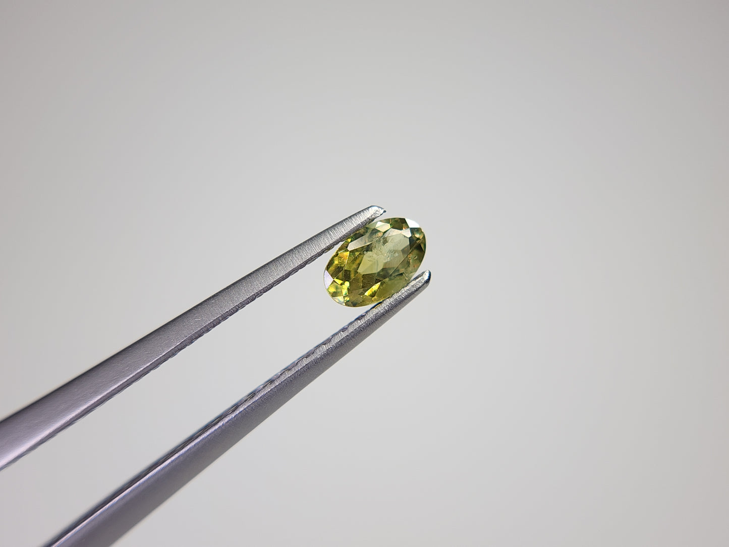 0873-3【ランダム発送】デマントイドガーネット【1石あたり約0.25ct】