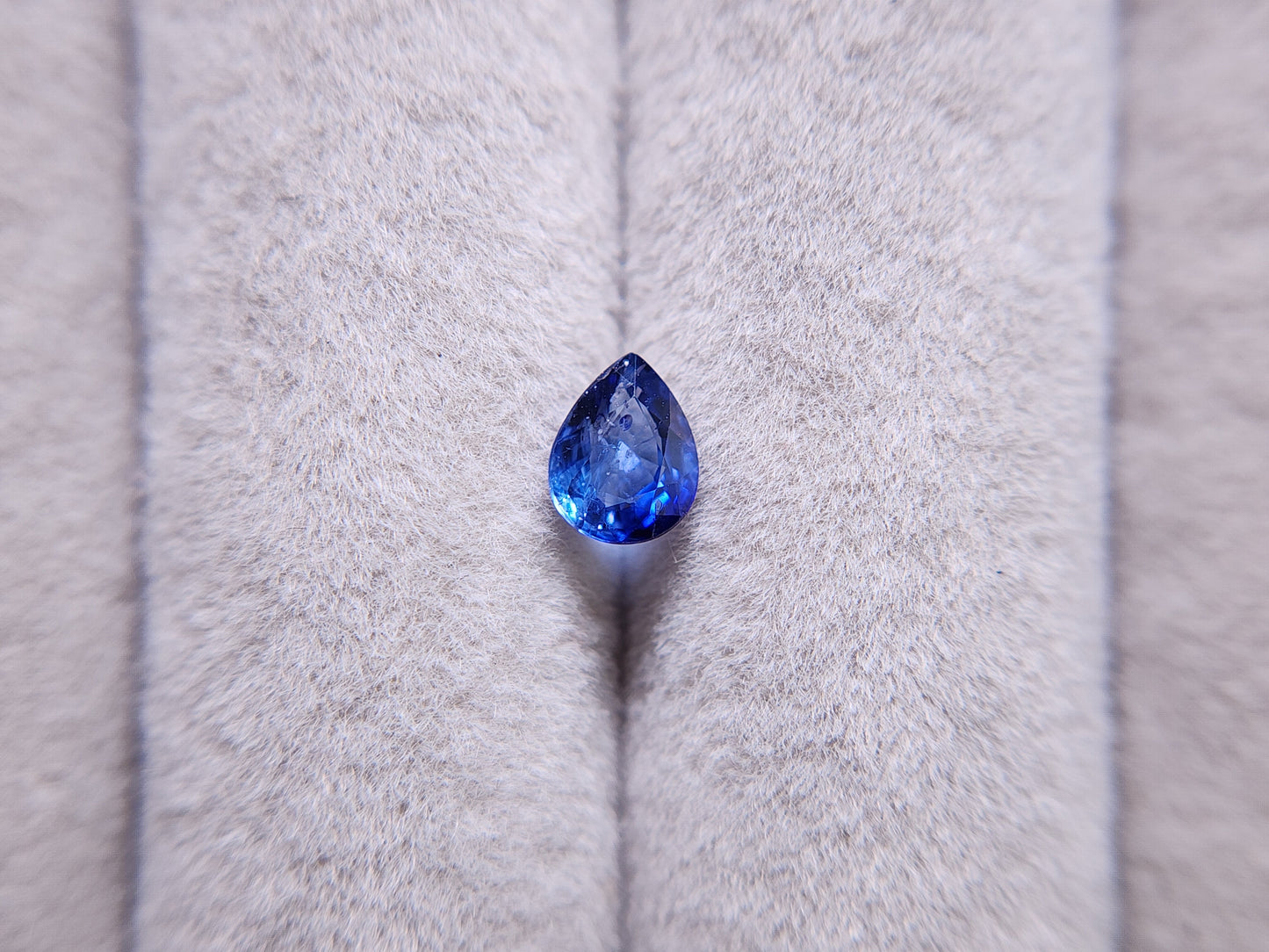 0904-8 サファイア 0.65ct