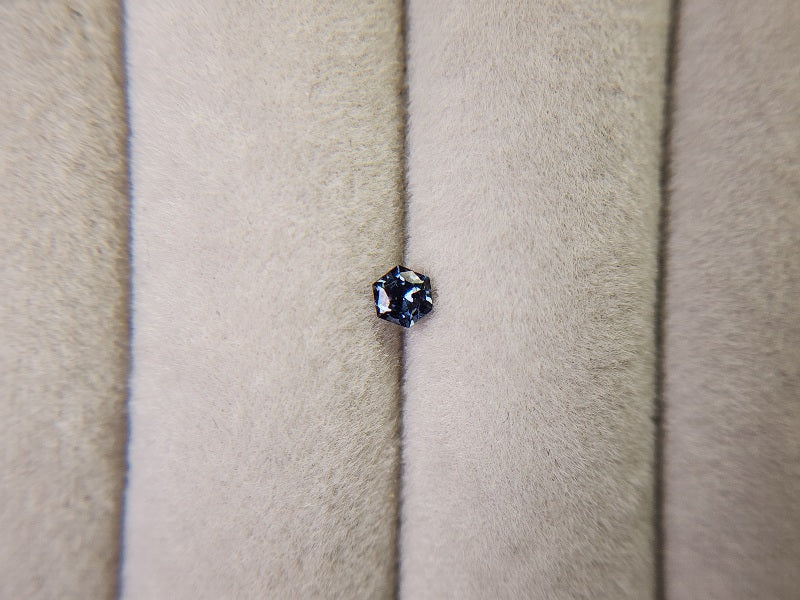 0002-3 スピネル 0.18ct