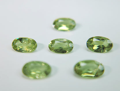 0873-1【ランダム発送】デマントイドガーネット【1石あたり約0.18ct】