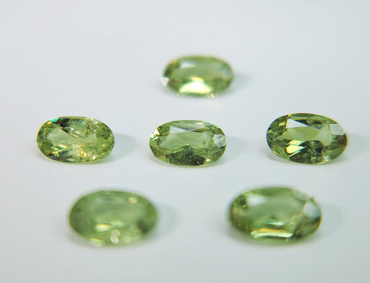 0873-1【ランダム発送】デマントイドガーネット【1石あたり約0.18ct】