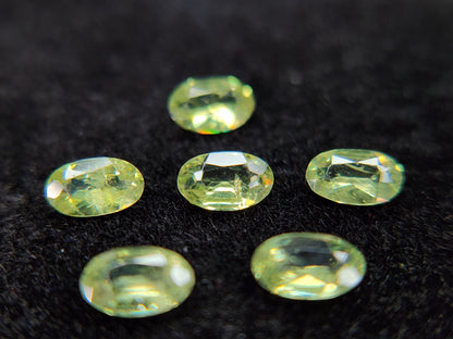 0873-1【ランダム発送】デマントイドガーネット【1石あたり約0.18ct】