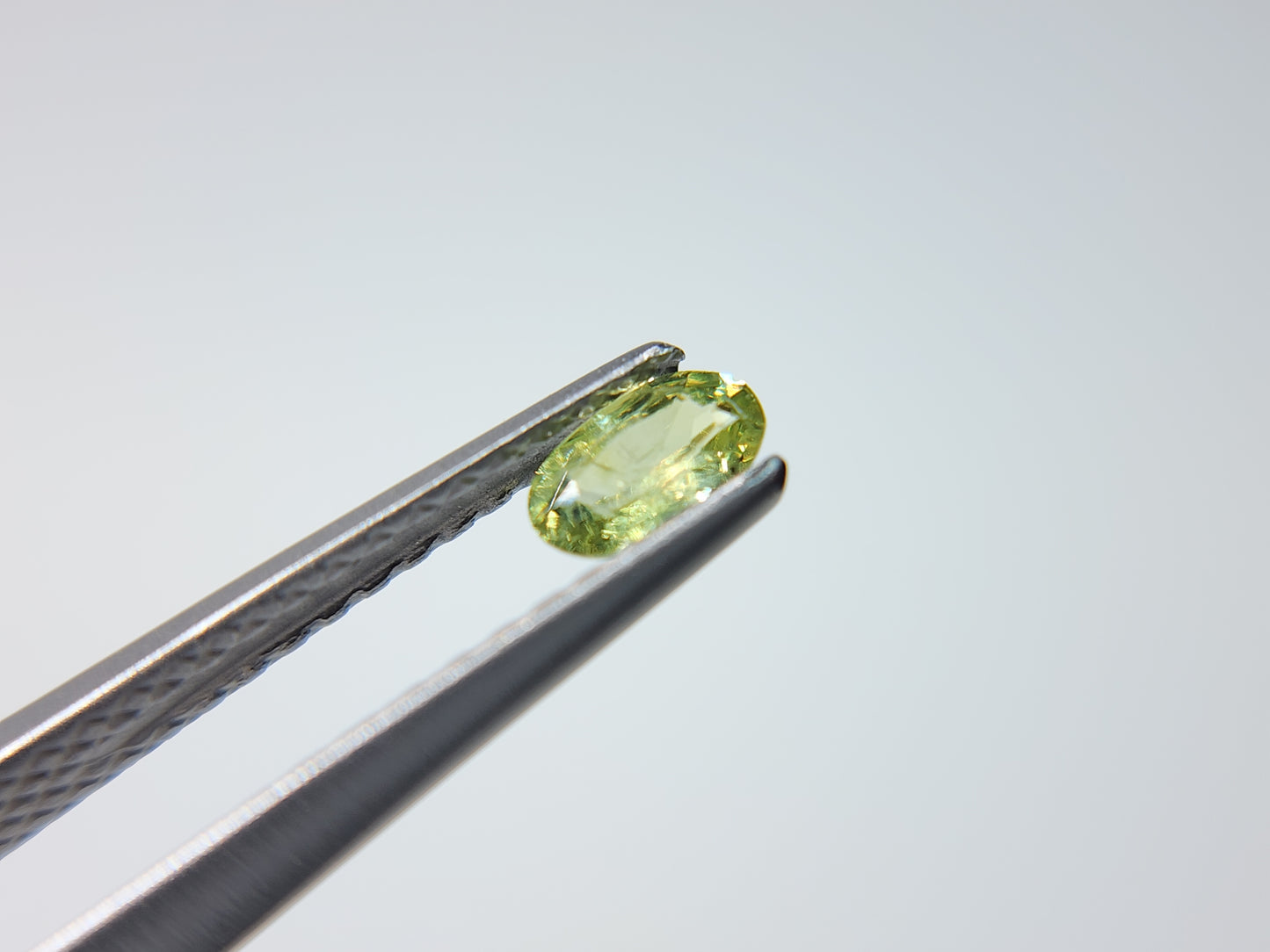 0873-1【ランダム発送】デマントイドガーネット【1石あたり約0.18ct】