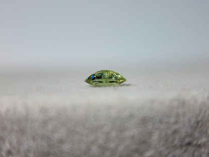 0873-1【ランダム発送】デマントイドガーネット【1石あたり約0.18ct】