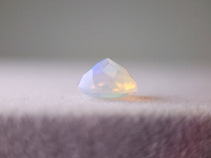 0909-3-2　オパール　0.85ct
