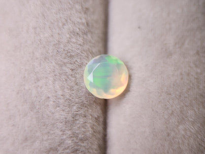 0909-4-2　オパール　0.27ct