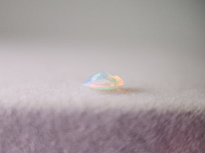 0909-4-3　オパール　0.24ct