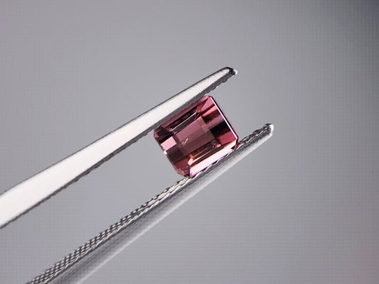 0879-11　 トルマリン　0.77ct