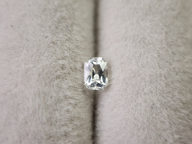 0945-2　フェナカイト　0.26ct