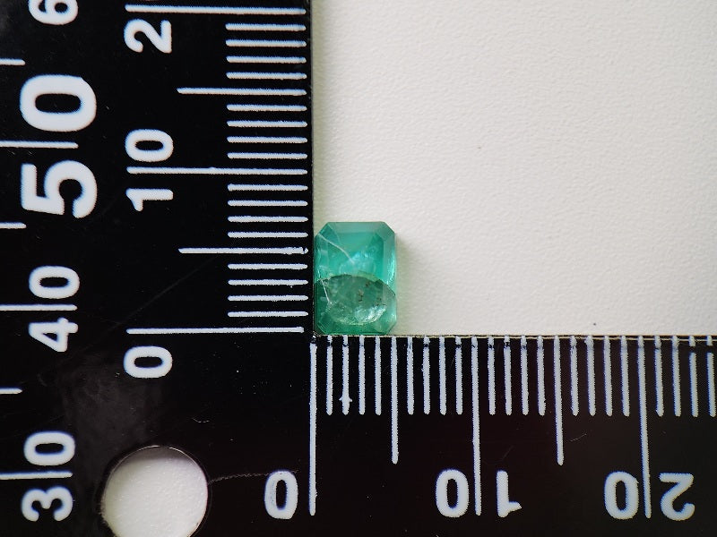 0938-3　エメラルド　1.21ct