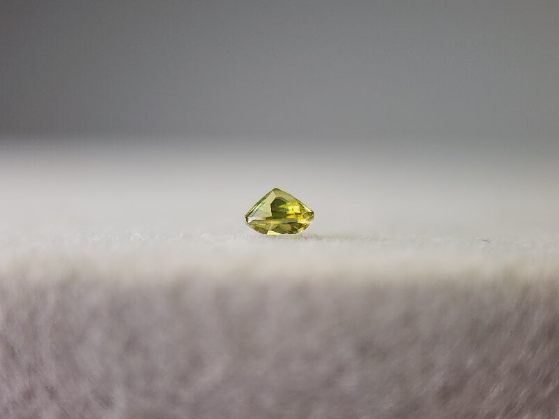 0932-1-2　スフェーン　0.14ct