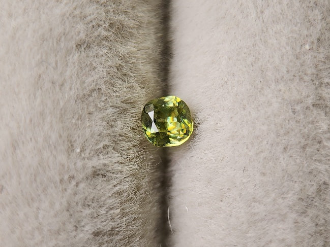 0932-1-2　スフェーン　0.14ct