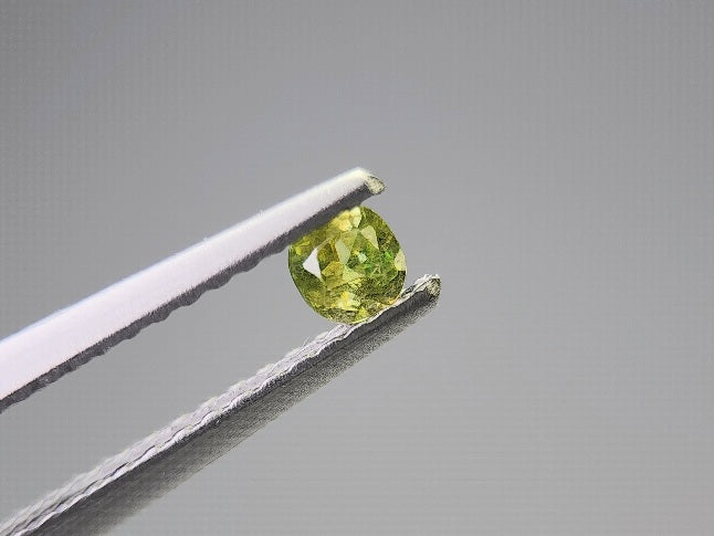 0932-1-3　スフェーン　0.14ct