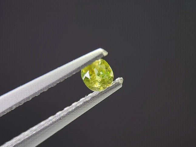 0932-1-3　スフェーン　0.14ct