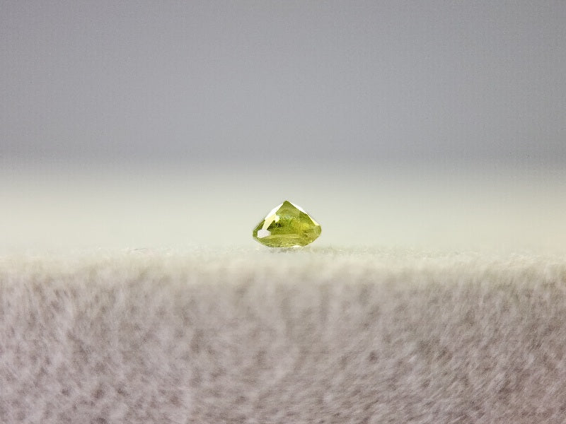 0932-1-3　スフェーン　0.14ct